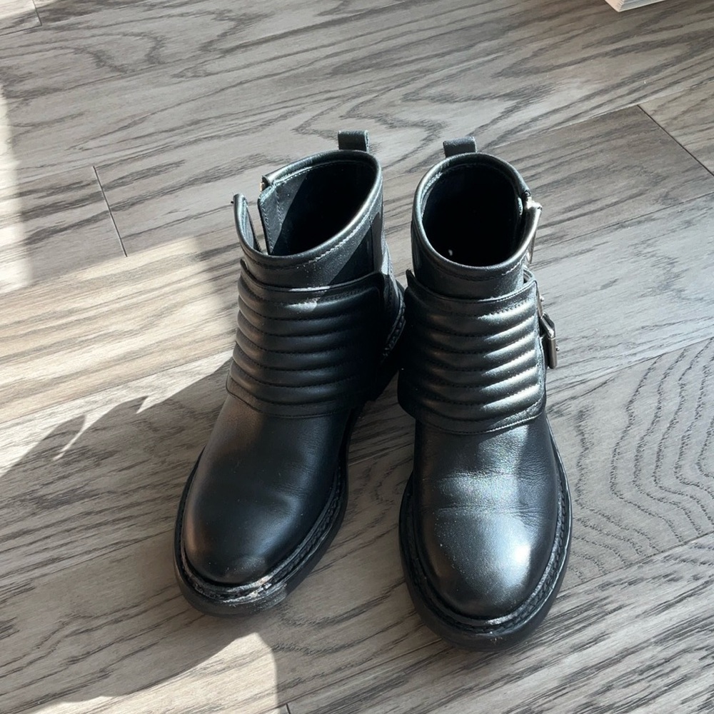 Burberry ankle boots size 35.5, US 5.5